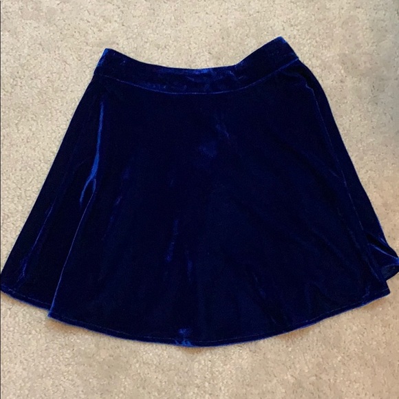 ⚡️3 for 30⚡️ Tobi Velvet Skater Skirt - Picture 2 of 2